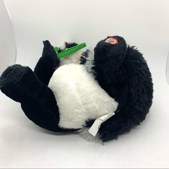Pepe Le Pew Talking Skunk Plush w/ Tags Retired - Picture 8 of 8